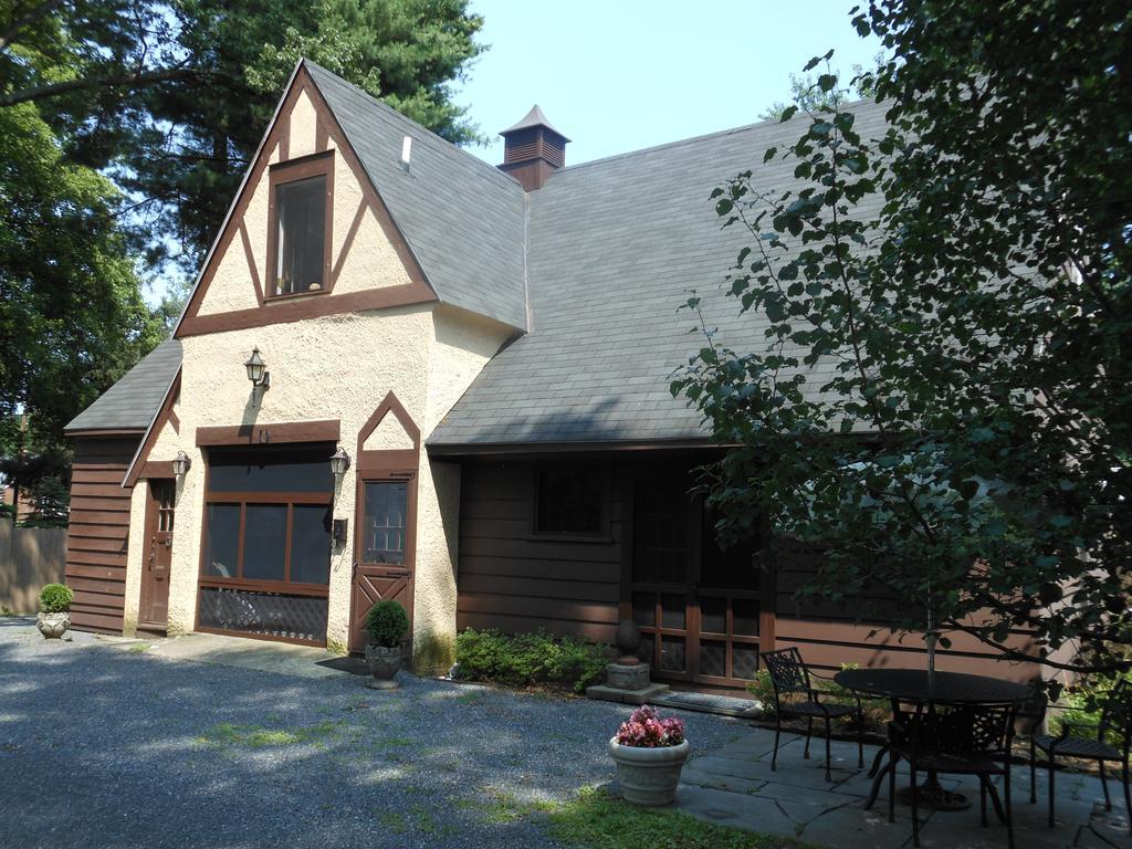 The Carriage House Loft Apartment Kingston Exterior photo